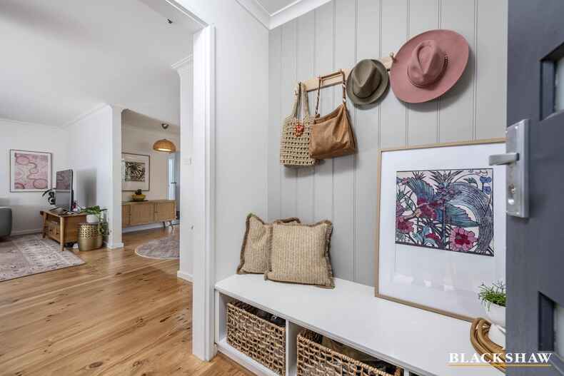 51 Armstrong Crescent Holt 51 Armstrong Crescent Holt