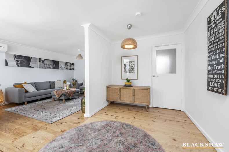 51 Armstrong Crescent Holt 51 Armstrong Crescent Holt