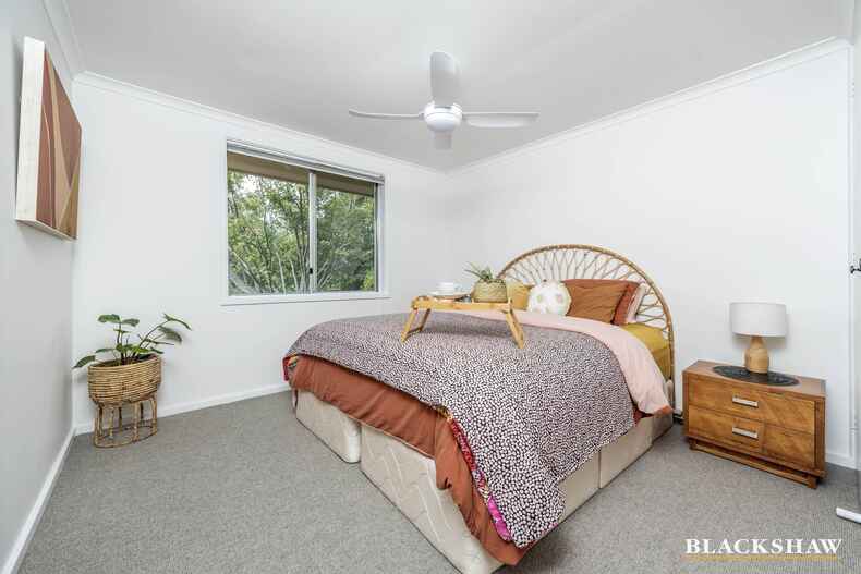 51 Armstrong Crescent Holt 51 Armstrong Crescent Holt