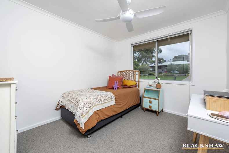 51 Armstrong Crescent Holt 51 Armstrong Crescent Holt