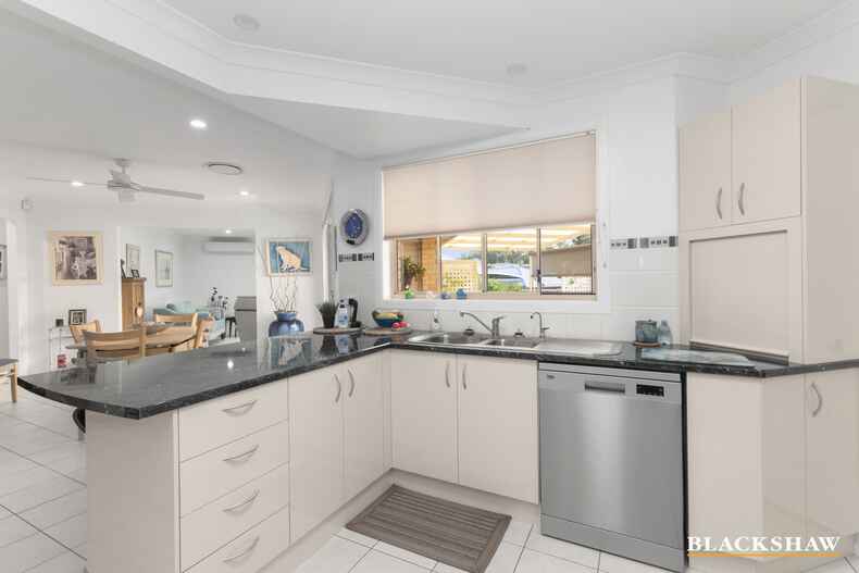 10 Stuart Place Sunshine Bay