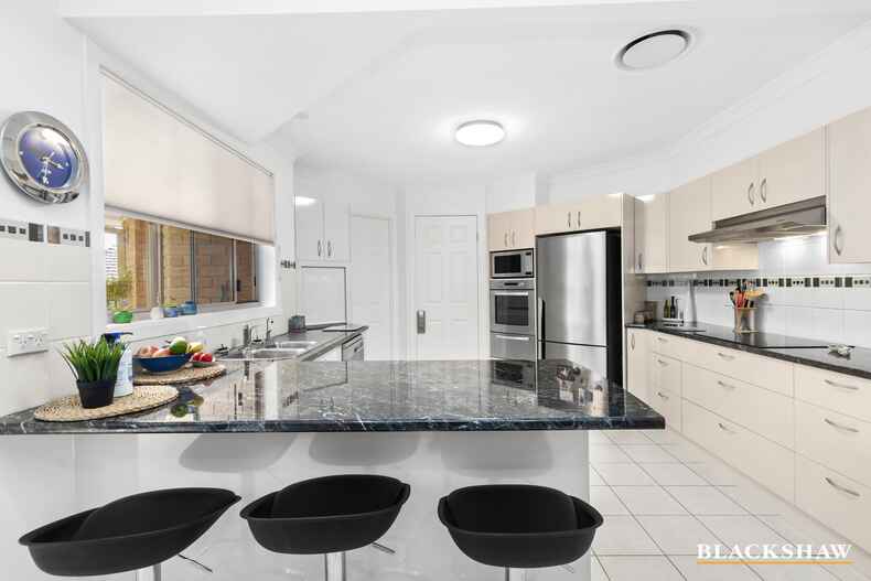 10 Stuart Place Sunshine Bay