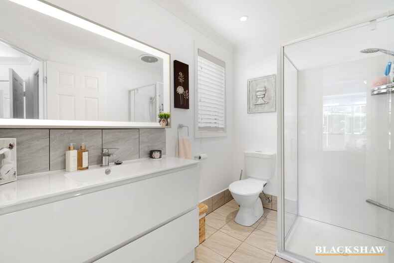 10 Stuart Place Sunshine Bay