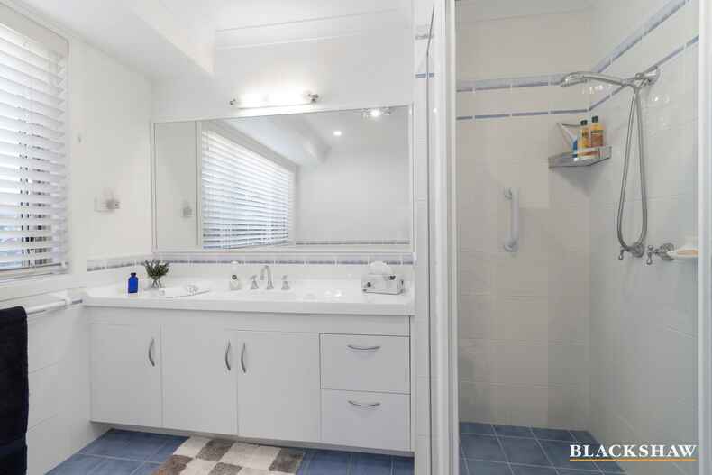 10 Stuart Place Sunshine Bay