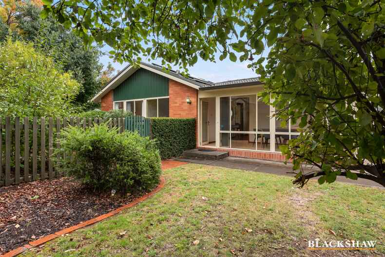 4 Esson Place Garran