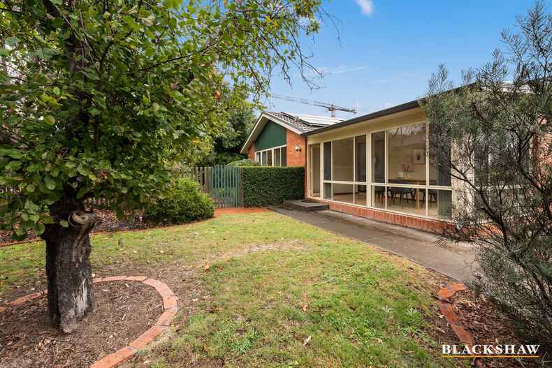 4 Esson Place Garran