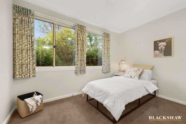 4 Esson Place Garran