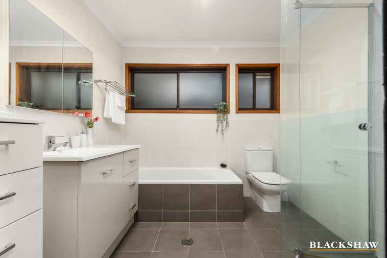 4 Esson Place Garran