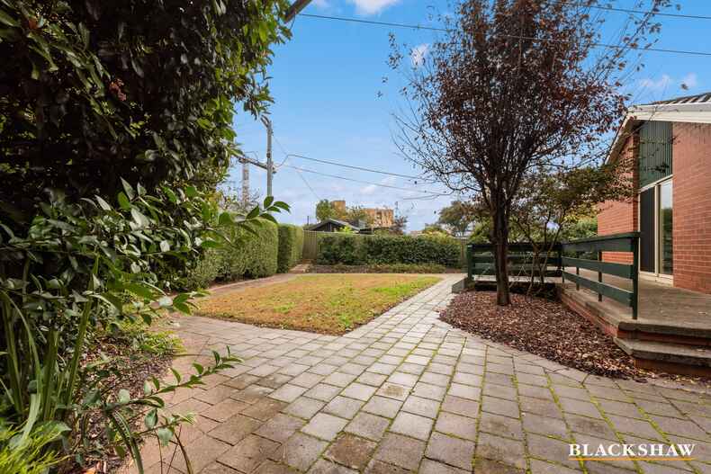 4 Esson Place Garran