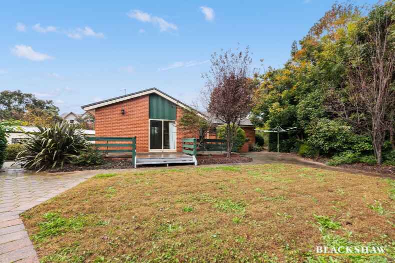 4 Esson Place Garran