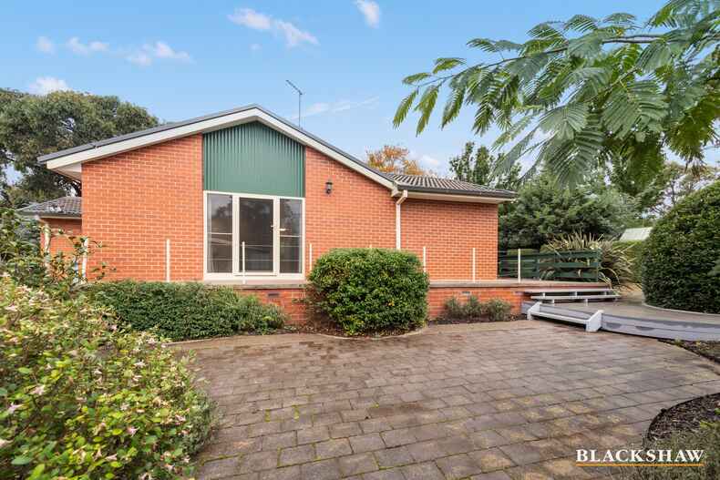 4 Esson Place Garran