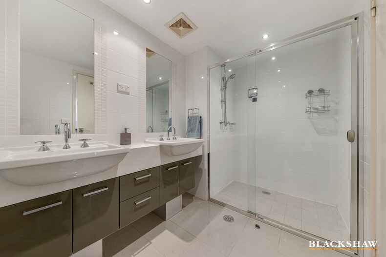 89/3 London Circuit City 89/3 London Circuit City