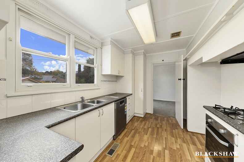 16 Schomburgk Street Yarralumla 16 Schomburgk Street Yarralumla