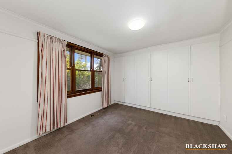 16 Schomburgk Street Yarralumla 16 Schomburgk Street Yarralumla