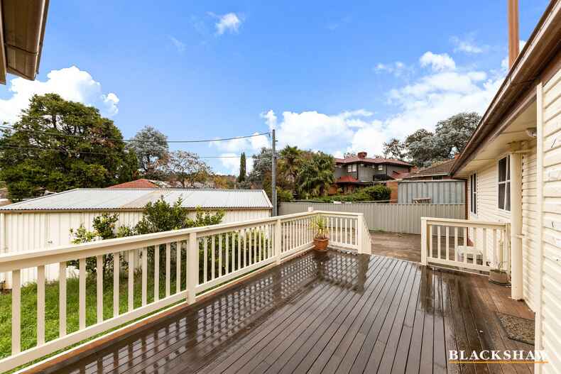 16 Schomburgk Street Yarralumla 16 Schomburgk Street Yarralumla