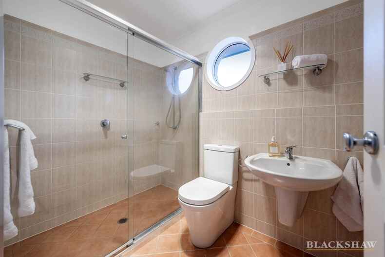 9 Chataway Crescent Fadden