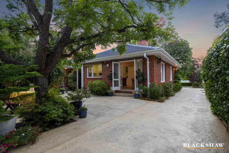 26 MacDonnell Street Yarralumla 26 MacDonnell Street Yarralumla