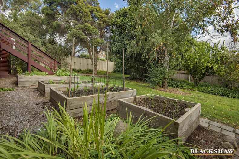 138 Namatjira Drive Chapman