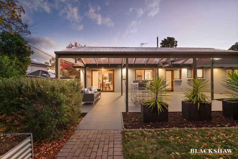 17 Curlewis Crescent Garran 17 Curlewis Crescent Garran