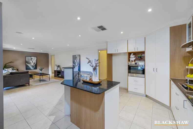 7 Hutchison Circuit Crestwood