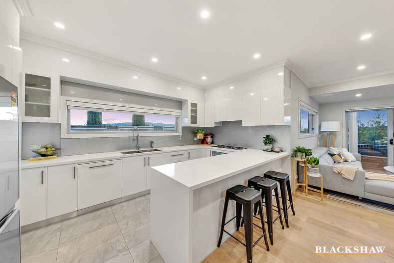 34 Cazneaux Crescent Weston 34 Cazneaux Crescent Weston