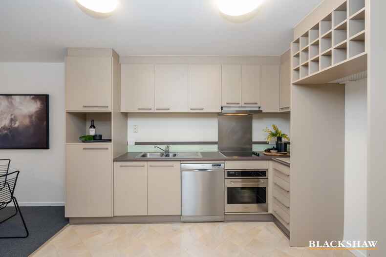 6/12 Challis Street Dickson