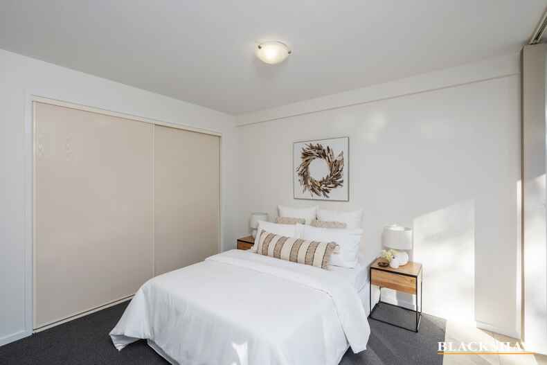 6/12 Challis Street Dickson