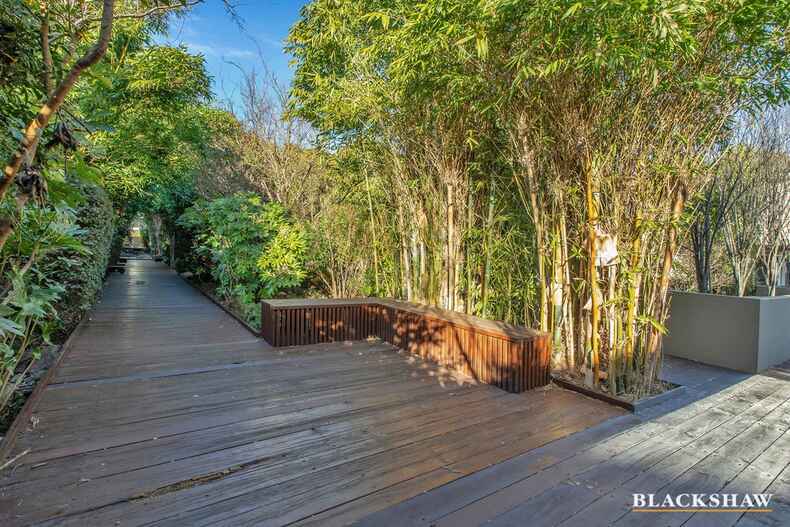 6/12 Challis Street Dickson