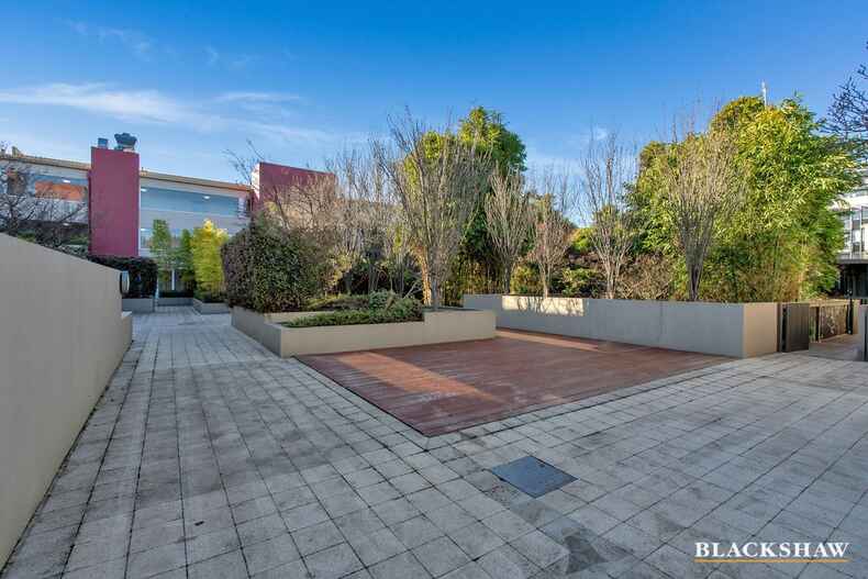 6/12 Challis Street Dickson