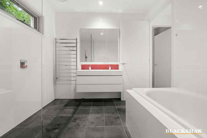 102 Jansz Crescent Griffith