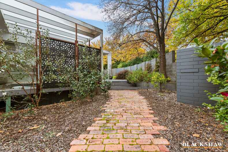 102 Jansz Crescent Griffith