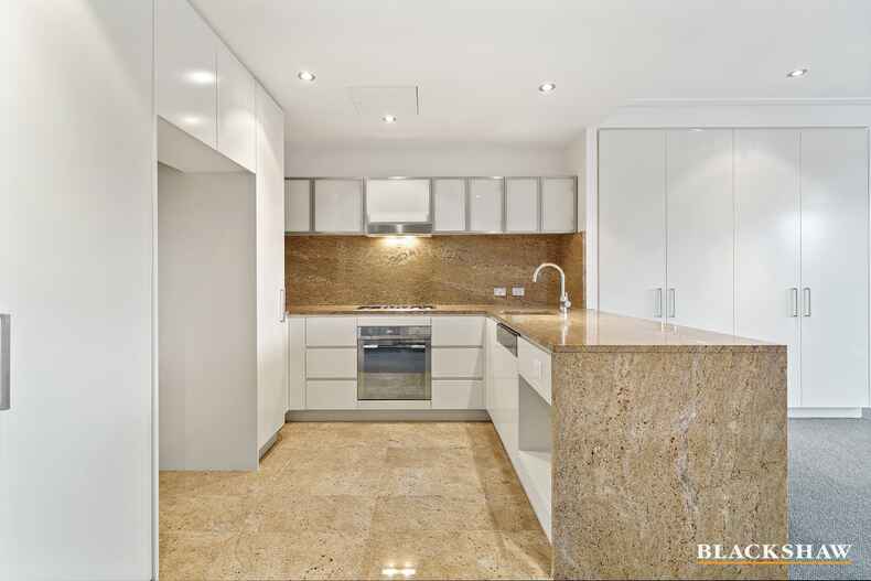 16/15 Coranderrk Street City