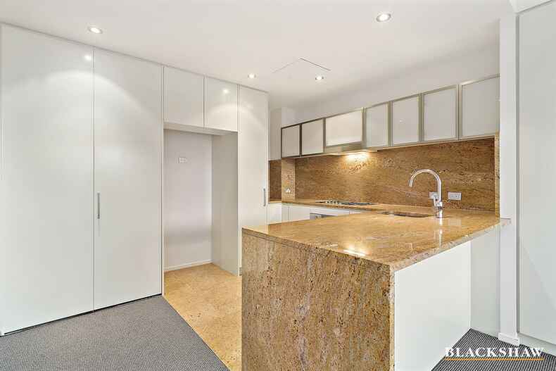 16/15 Coranderrk Street City