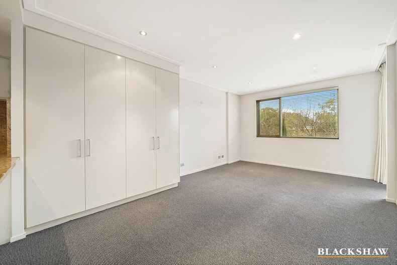 16/15 Coranderrk Street City