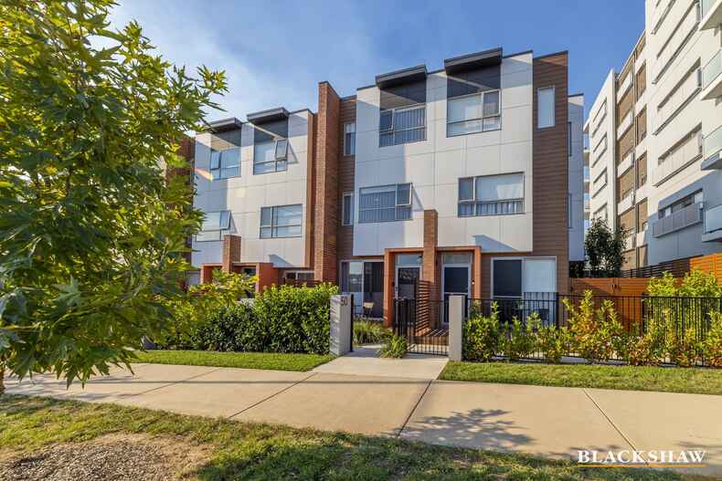 50/124 John Gorton Drive Coombs