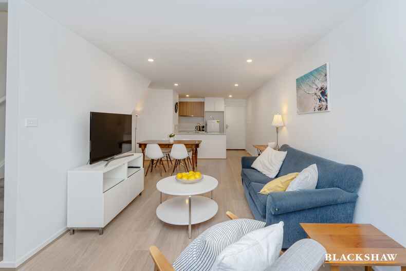 27/40 Pearlman Street Coombs