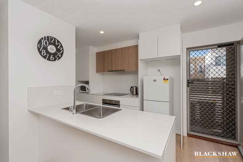 27/40 Pearlman Street Coombs