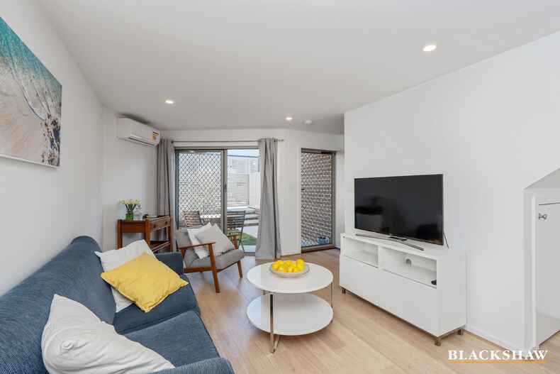 27/40 Pearlman Street Coombs