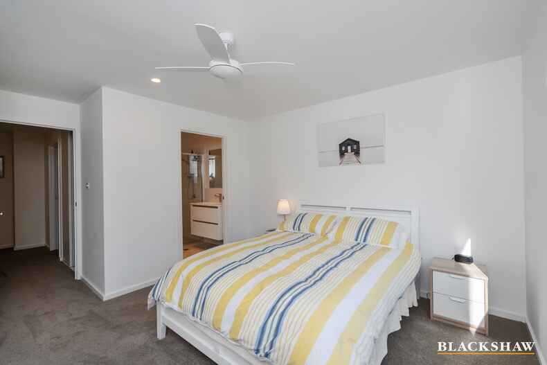 27/40 Pearlman Street Coombs