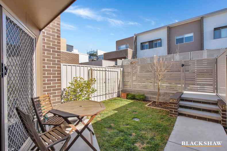 27/40 Pearlman Street Coombs