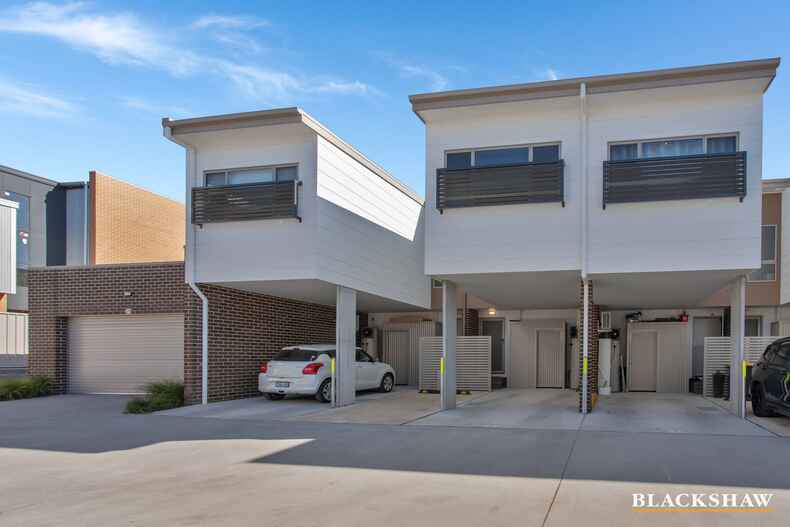 27/40 Pearlman Street Coombs