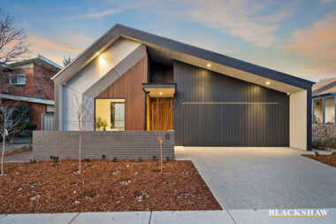 6 Hopetoun Circuit Deakin