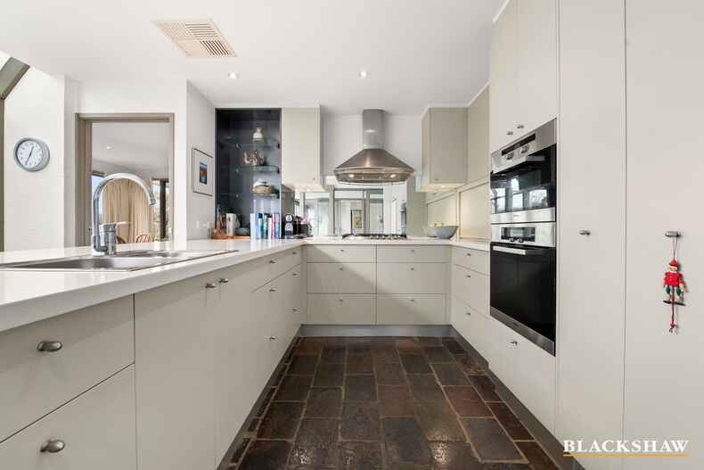 6 Cuthbertson Crescent Oxley 6 Cuthbertson Crescent Oxley