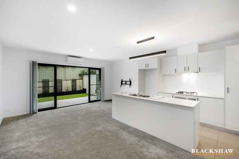 8/4 Ross Road Queanbeyan