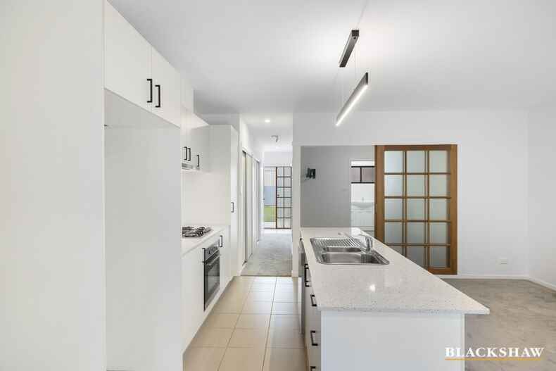 8/4 Ross Road Queanbeyan