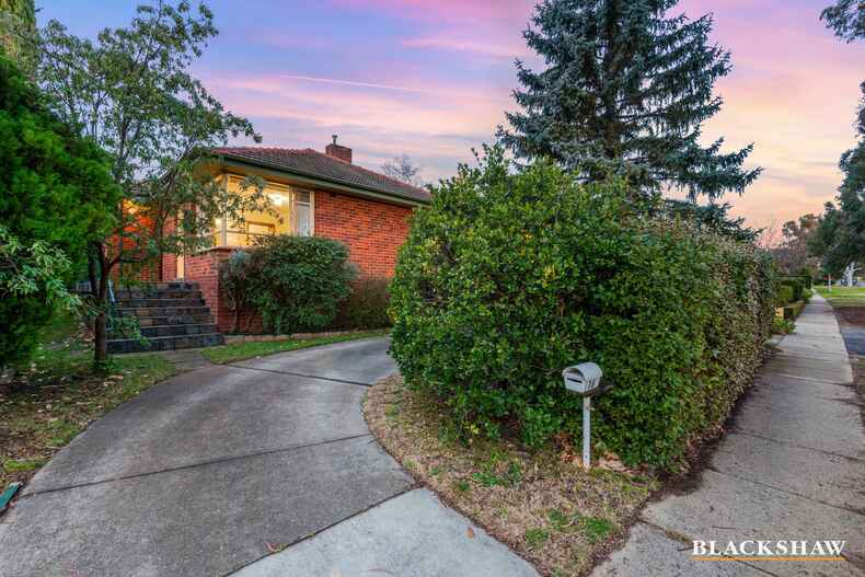 16 Hopetoun Circuit Deakin 16 Hopetoun Circuit Deakin