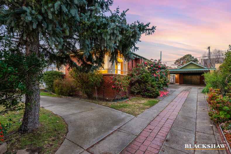 16 Hopetoun Circuit Deakin 16 Hopetoun Circuit Deakin