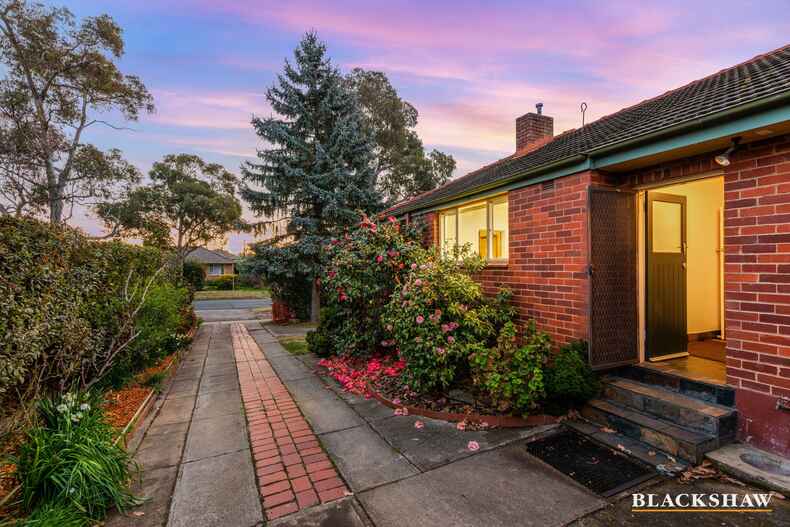 16 Hopetoun Circuit Deakin 16 Hopetoun Circuit Deakin