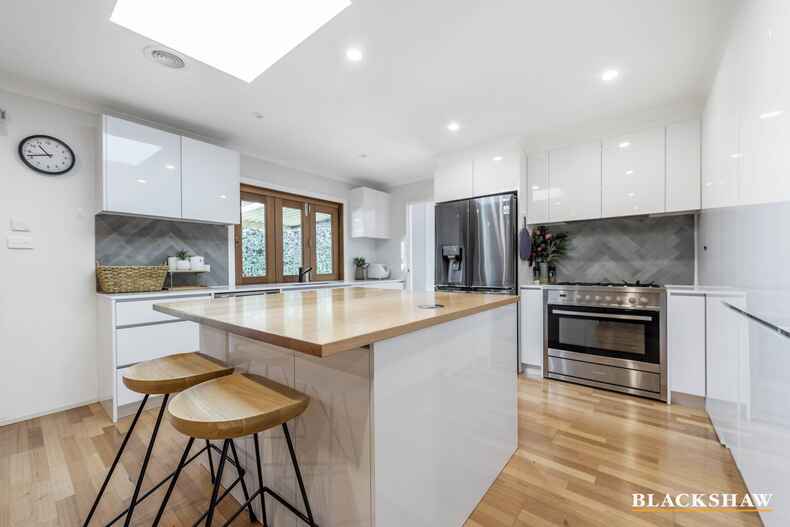 2 Benaroon Circuit Amaroo 2 Benaroon Circuit Amaroo