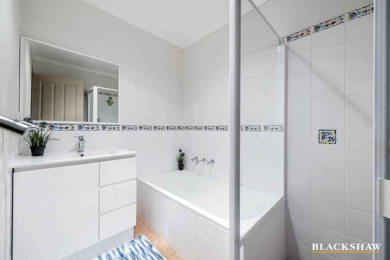 2 Benaroon Circuit Amaroo 2 Benaroon Circuit Amaroo